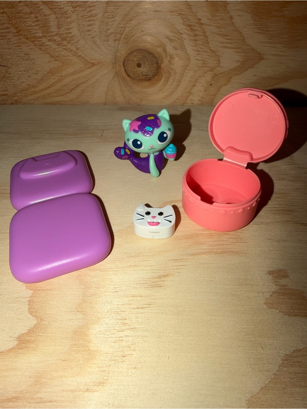 Gabby’s dollhouse Sprinkle cupcake Mercat with a few accessories